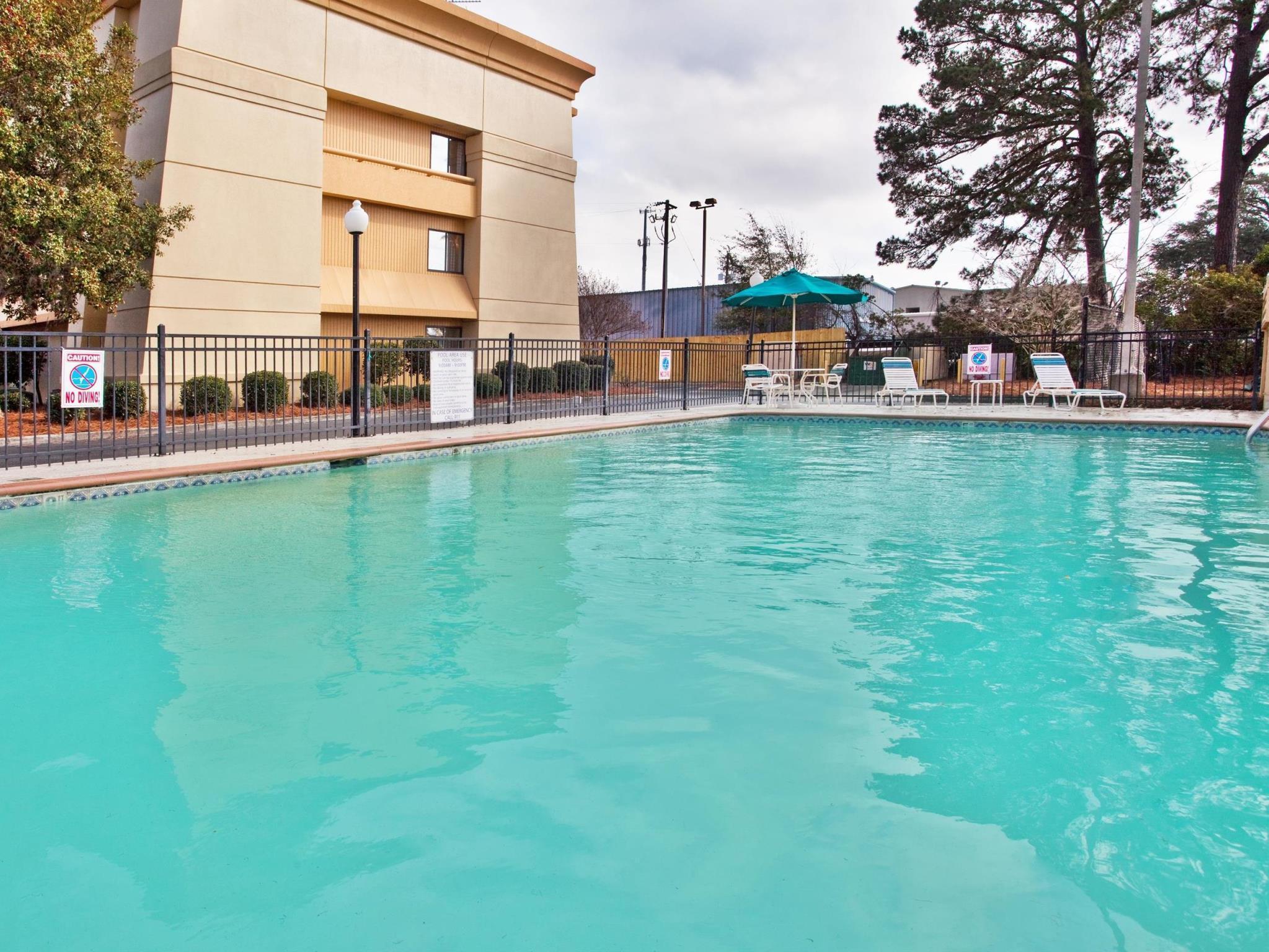 Spark By Hilton Savannah Midtown Exterior photo