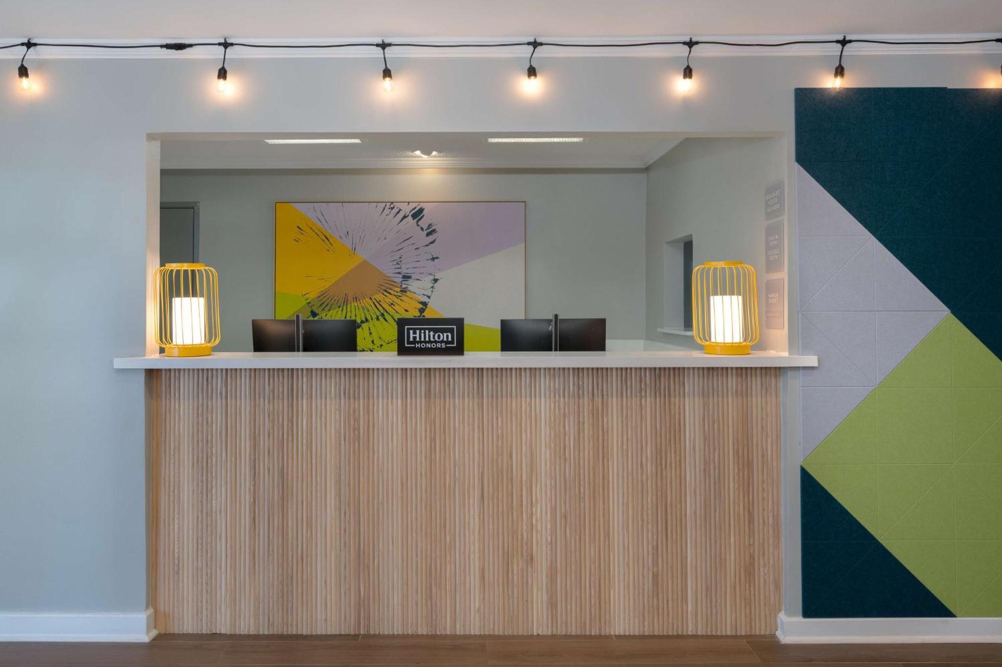 Spark By Hilton Savannah Midtown Exterior photo